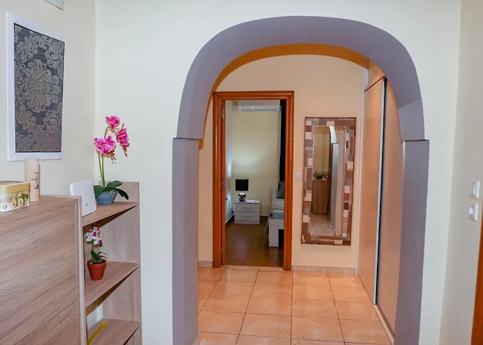 Lana's House * Rhodes City